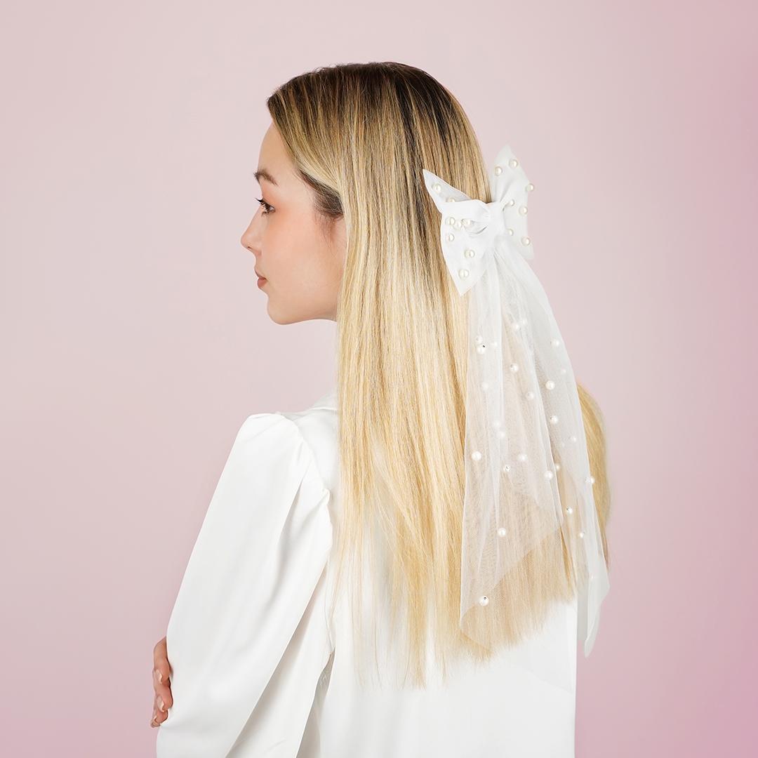 Бант с бусинами на заколке, Белый, 40 см, 1 шт. 