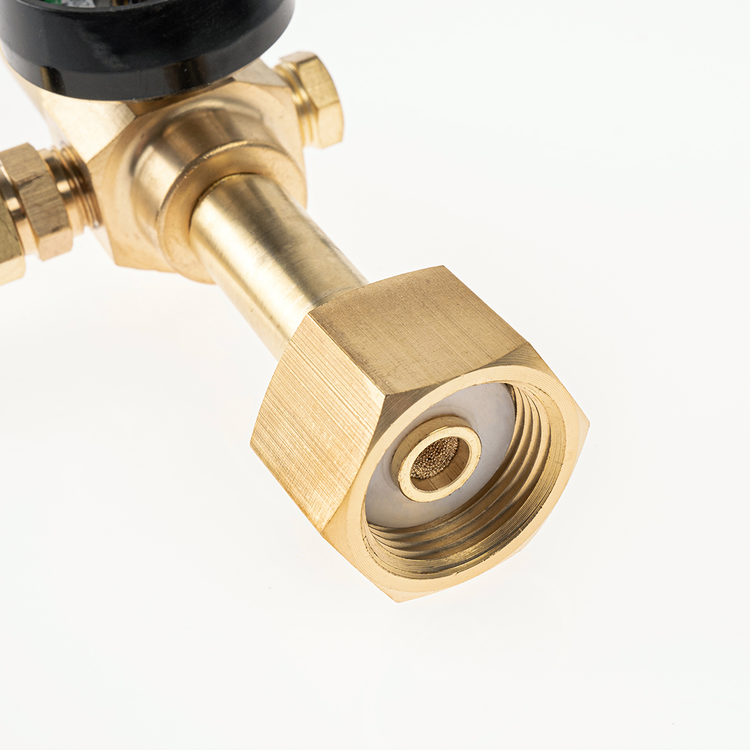 Насадка с манометром и прорезиненным наклонным клапаном, 1 шт.